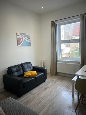 1 Bed Flat, London, SW2 - Photo 1