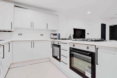 6 Beds 6 Baths - Photo 3