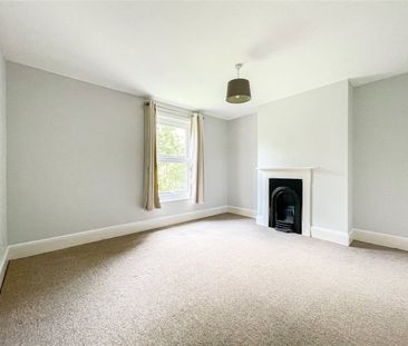 Well presented 2 bedroom mid terraced house situated in the popular... - Photo 4