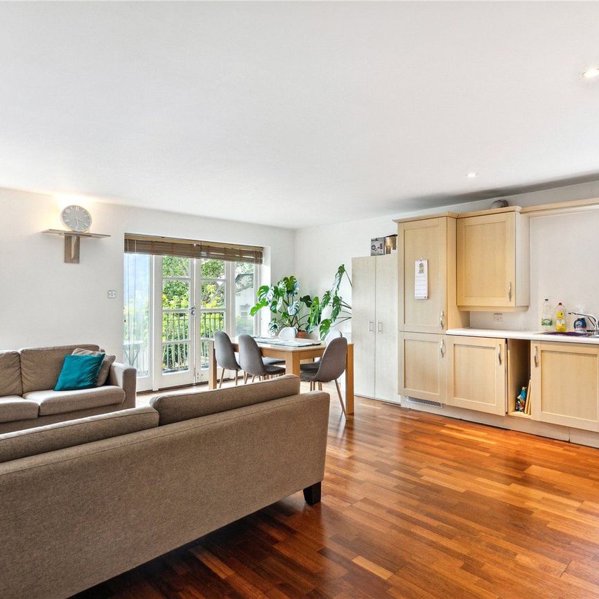 Barrington Court, London, SW4 - Photo 1