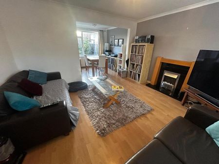 3 bedroom semi-detached house to rent - Photo 2