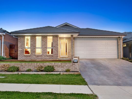 Beautiful Family Home! - Photo 1