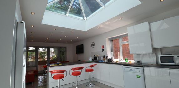 111 TIVERTON ROAD - Photo 2