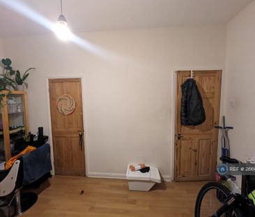 2 bedroom end of terrace house to rent - Photo 6