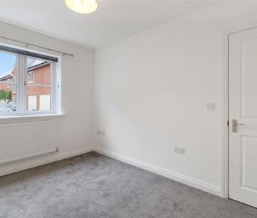 4 bedroom end of terrace house to rent - Photo 3
