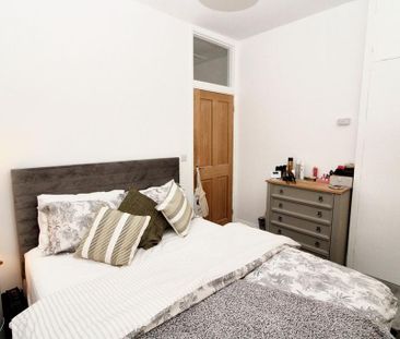 2 bedroom semi-detached house to rent - Photo 4