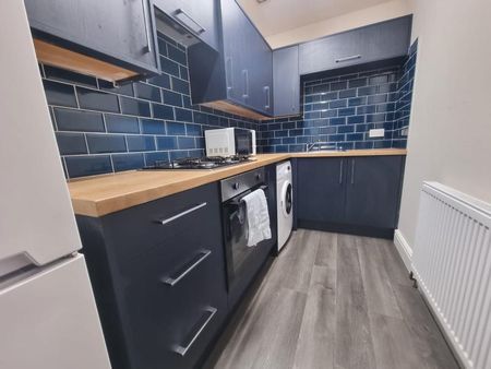 2 bedroom flat to rent - Photo 4