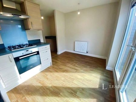 2 bedroom semi-detached house to rent - Photo 5