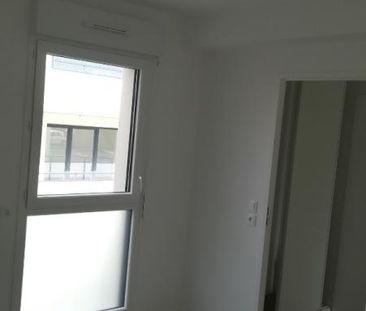 Location Appartement 2 pièces 47m² HEROUVILLE ST CLAIR 14200 - Photo 3