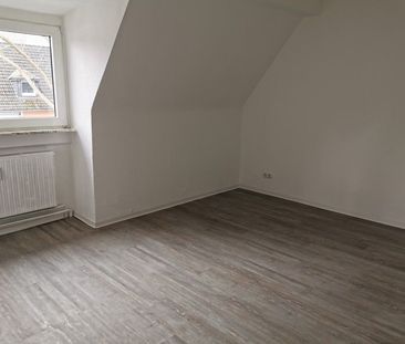 Tolle 2-Zimmer-Dachgeschosswohnung - saniert und renoviert - Foto 1