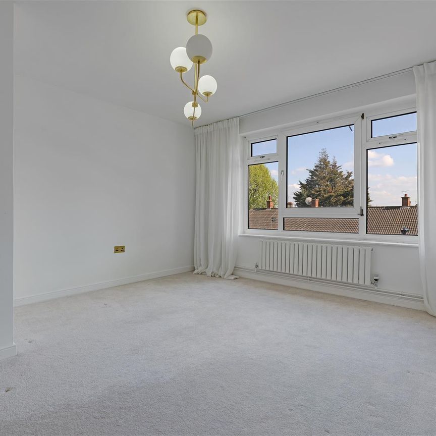 Flat To Let - Photo 1