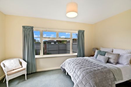 Sunny 3 Bedroom standalone house in Bryndwr Rd - Photo 4