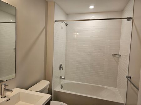 For Lease - 3220 William Coltson Avenue Unit# 422, Oakville, Ontario - Photo 5