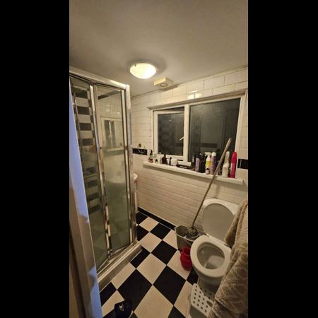 Room in a Shared House, Compton Avenue, E6 - Photo 3