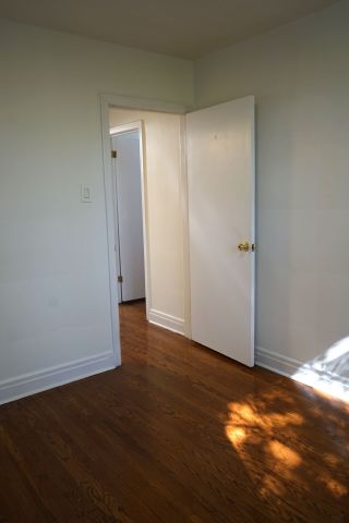 For Lease - 461 Eglinton Avenue Unit# 2, Toronto, Ontario - Photo 4