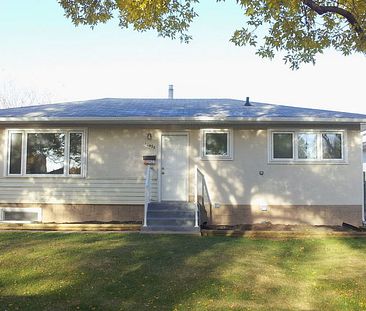 Spacious 3 Bed 1 bath Main floor Suite!*Large Yard w/Deck! Double Garage** | 10438 166 Street Edmonton, Edmonton - Photo 1