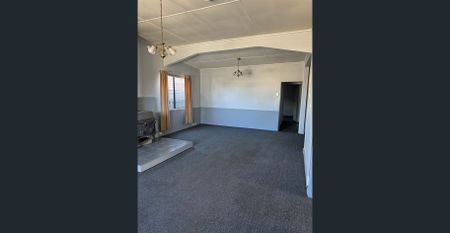 QUAINT HOME IN A CENTRAL LOCATION - Photo 4