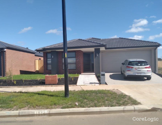 Close proximity to parklands, schools and shopping! - Photo 1