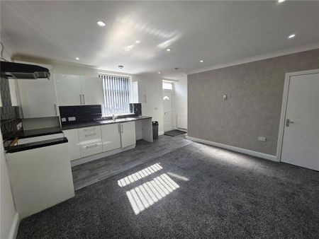 2 bedroom end of terrace house to rent - Photo 2