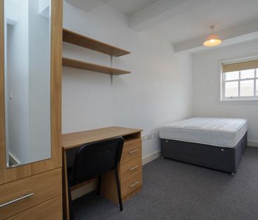 8 bedroom flat to rent - Photo 2