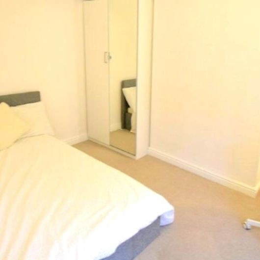 3 Bed Terraced House, Southampton, SO14 - Photo 2