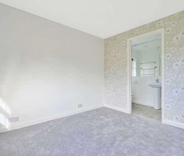 High Street, Chobham, GU24 - Photo 6