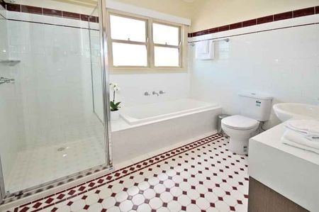 Room 5 (Non Ensuite) - Photo 2