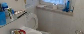 2-Raum-Wohnung // Balkon und Fahrstuhl // 2.OG // teilmöbliert - Foto 1