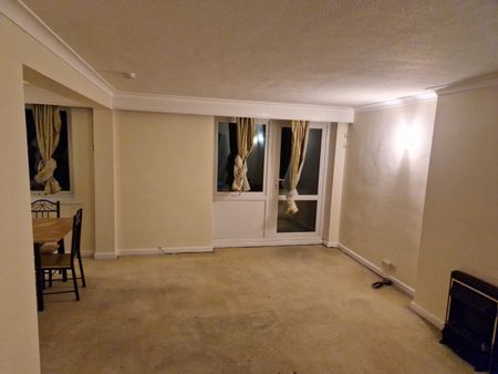 2 Bed Flat, Redcourt, SO16 - Photo 2