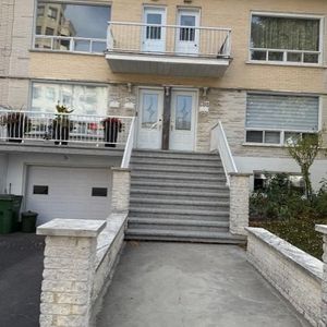 GRAND 3 1/2 A LOUER A ST. LEONARD, D'UN TRIPLEX - Photo 2