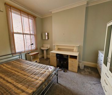 7 Bed Student Accommodation - Photo 3