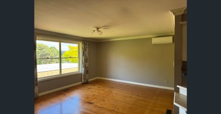 Spacious family home walking distance from Lilydale Lake! - Photo 2