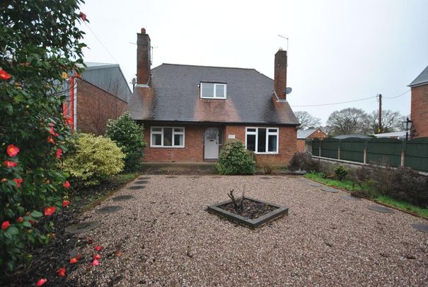 3 bedroom detached bungalow to rent - Photo 1