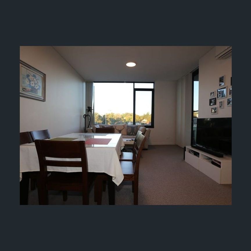 Furnished 2 bed apartment in great location - Photo 1