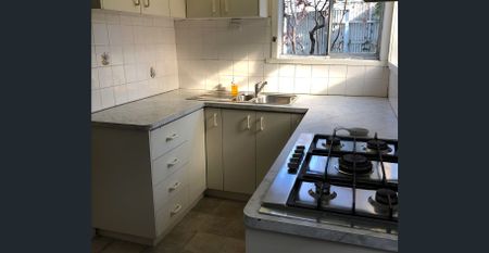 Fully Furnished Rooming House in Prime St Kilda Location – All Bills Included! - Photo 3