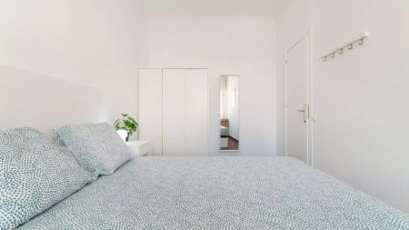 Room in a shared 7-bedroom apartment for rent in La Dreta de l'Eixample. - Photo 5