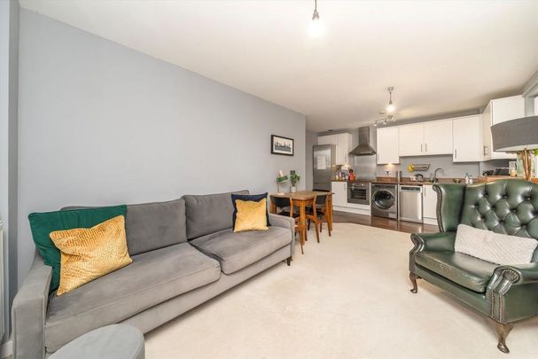 2 bedroom flat to rent - Photo 1