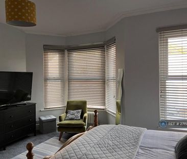 1 bedroom in a house share to rent - Photo 3