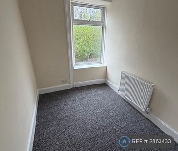 2 bedroom end of terrace house to rent - Photo 6