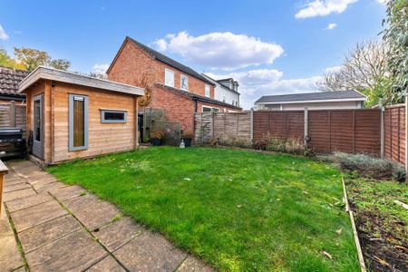 3 bedroom semi-detached house to rent - Photo 3