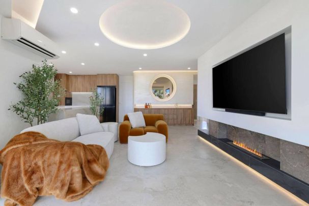 Luxury Waterfront Apartment for Rent - Photo 1