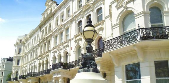 2 bedroom flat to rent - Photo 2