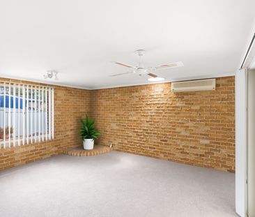 4 BEDROOM MODERN FAMILY HOME - Photo 1