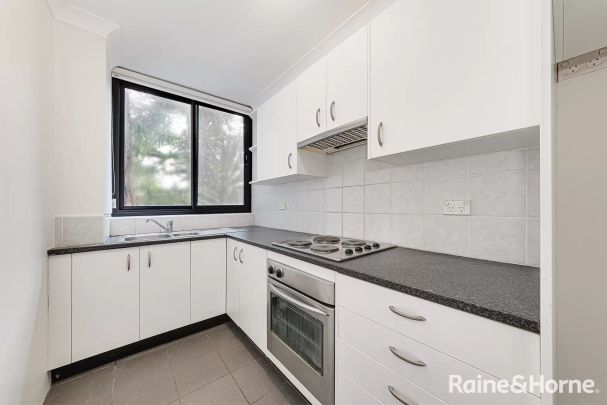 Apartment with 1 bedroom, 1 bathroom & parking for 1 car - Photo 1