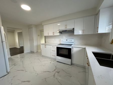 For Lease - 617 West 5th Street, Hamilton, Ontario - Photo 4