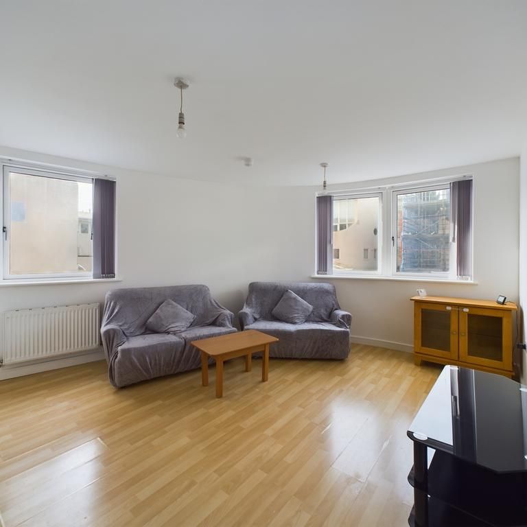 2 bedroom flat to rent - Photo 1