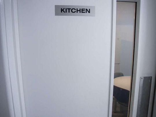 13 bedroom house of multiple occupation to rent - Photo 1