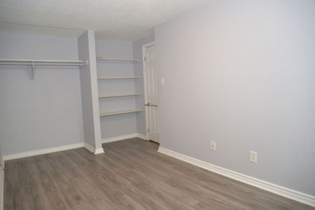 For Lease - 338 Homestead Court, Oshawa, Ontario - Photo 3