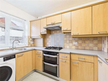 Wordsworth Mead, Redhill, Surrey, RH1 - Photo 2