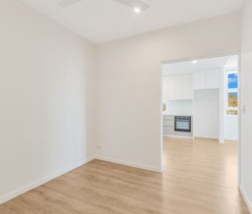 TIDY BEACHFRONT APARTMENT - Photo 4